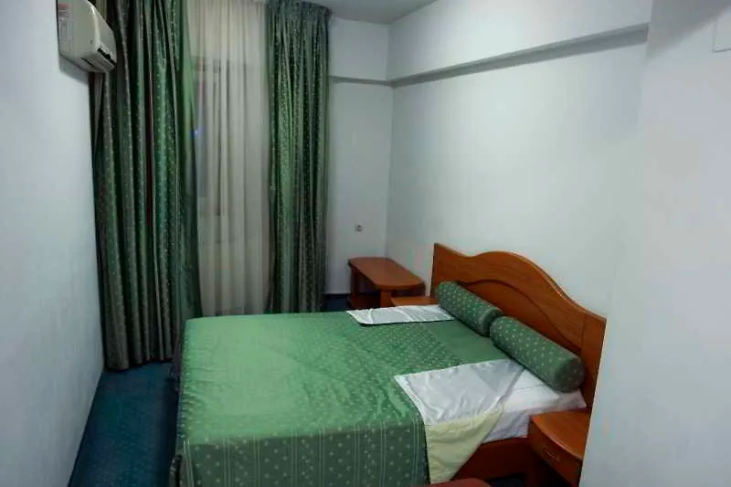 Hotel Sir Orhideea Boekarest 2*,